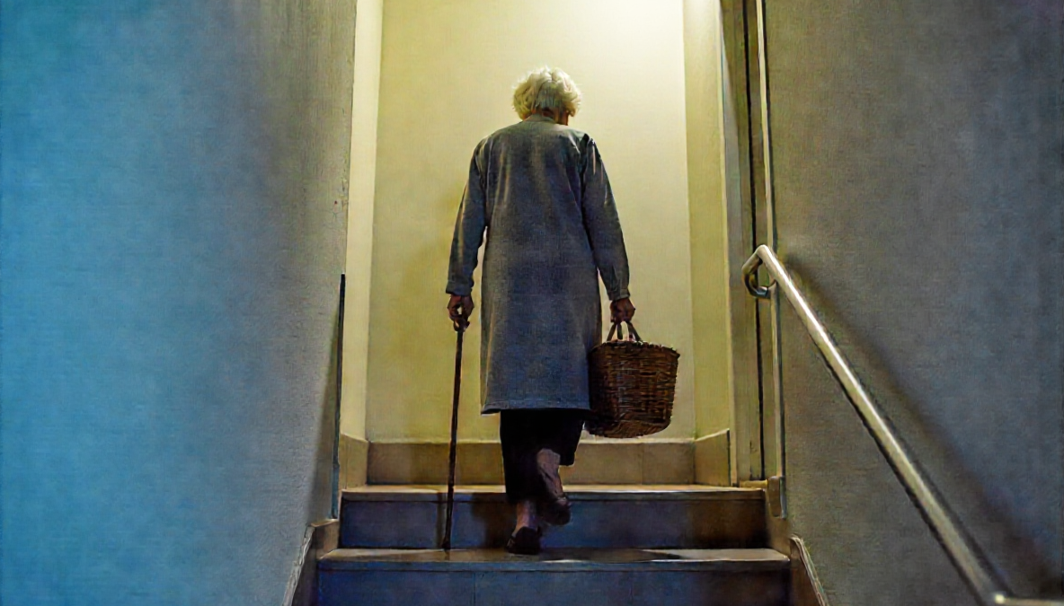 El problema de las viviendas sin ascensor, en 2024: un obstáculo para más de 30 millones de españoles